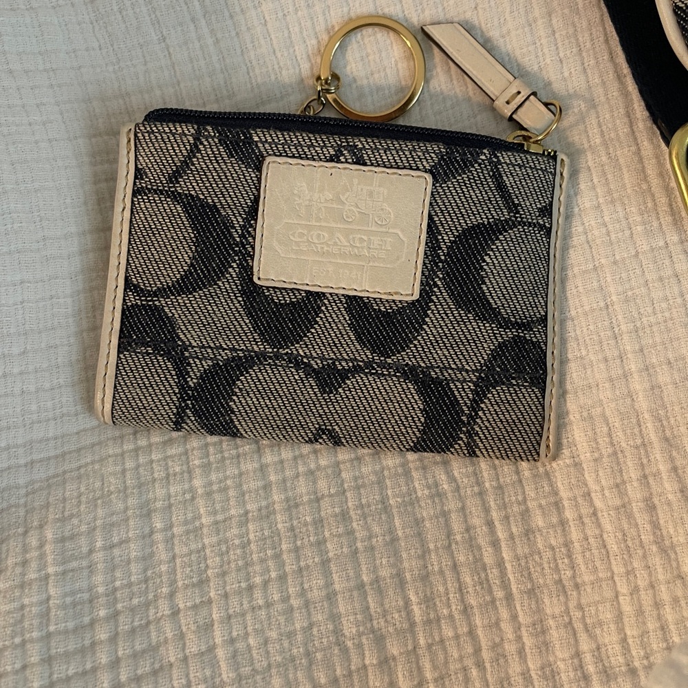 Vintage Coach Print cross body navy/white canvas strap - Picture 6 of 11